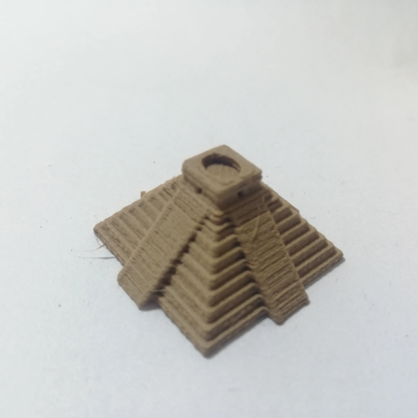 Bebedero Piramide